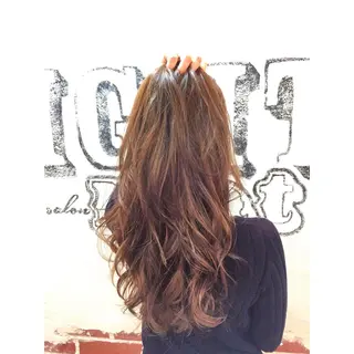 ロング EIGHT plum TOKIOリミテッドのヘアスタイル