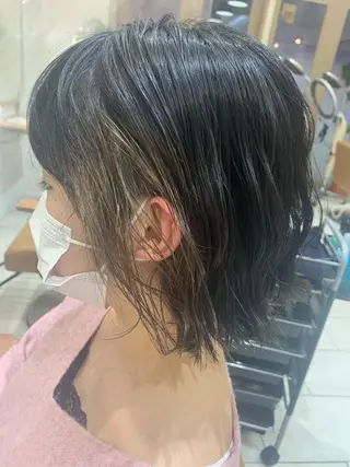 ミディアム 伊藤 麻菜実のヘアスタイル