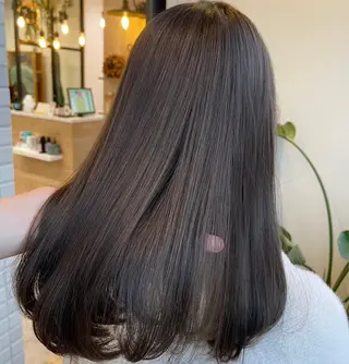 カラー 艶カラー✨️縮毛矯正 ×耳ツボ💠mamiのヘアスタイル