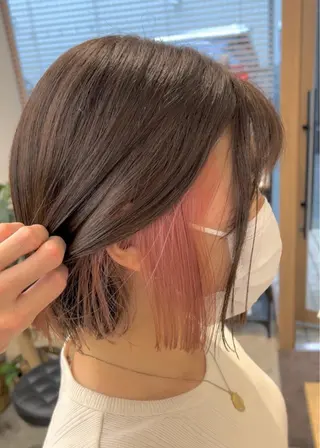 ショート カラー ブリーチ毛の縮毛矯正 ハイトーン/岡本智樹のヘアスタイル