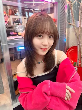 ミディアム カラー 岡野 静華のヘアスタイル