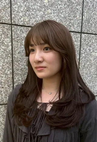 ロング カラー 安達 咲のヘアスタイル