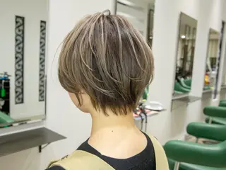 ショート カラー Re:ta Hair 飯田淳平のヘアスタイル