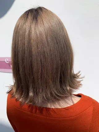 ミディアム カラー 芥川 未優のヘアスタイル