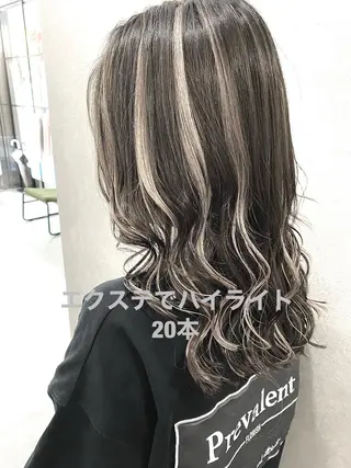 セミロング カラー パーマ ヘアアレンジ ハイトーン カラーのヘアスタイル
