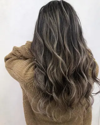 ロング カラー ブリーチカラーレイヤ ーカット🦋annaのヘアスタイル