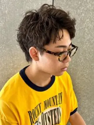 ショート パーマ メンズ 内山 翔太のヘアスタイル