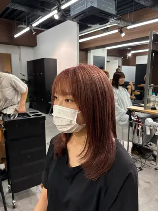 セミロング 髪質改善|透明 感カラー🩵レイヤーのヘアスタイル