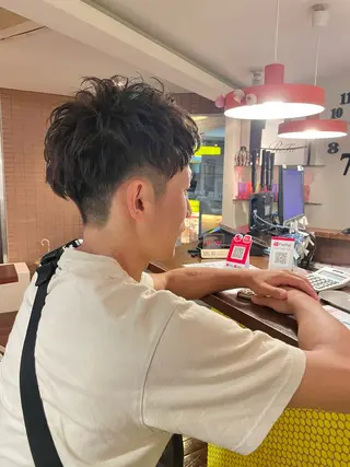 ショート パーマ メンズ 髪質改善美容師 🪽YOSSYのヘアスタイル