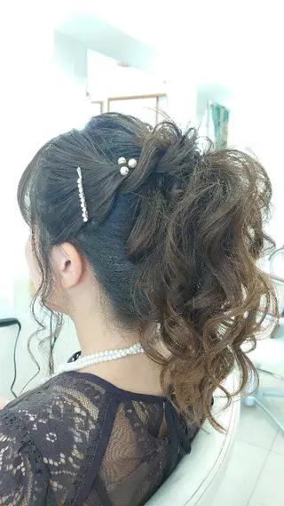 ロング ヘアアレンジ キンジョウ エナミのヘアスタイル