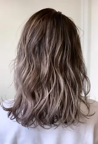 ミディアム カラー Rover ローバーのヘアスタイル