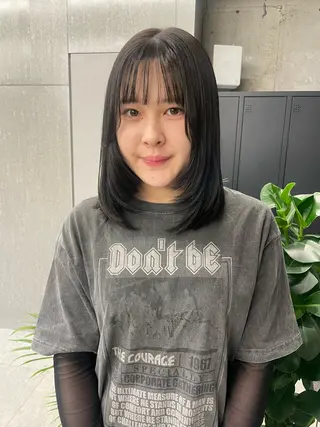 ミディアム MIFA レイヤー／パーマのヘアスタイル