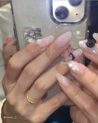 ネイル 𝘙𝘪𝘰𝘯𝘢 ...🕯🤍のネイルデザイン