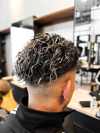 カラー パーマ メンズ ブリーチカラー🔥 パーマ【佐々木凌平】のヘアスタイル