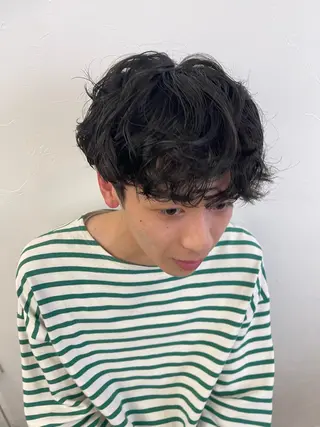 ショート パーマ メンズ 💓パーマ，💗 レイヤーカットのヘアスタイル