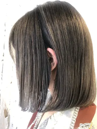 ミディアム カラー 360°キレイな ショートカットのヘアスタイル