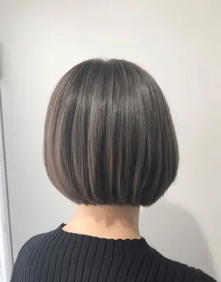 ショート 白髪ぼかしハイライト バレイヤージュヤマトのヘアスタイル