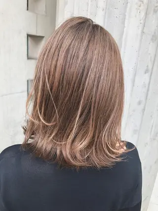 ミディアム カラー 上品な大人レイヤー 🍀渋谷🍀濱口敬太のヘアスタイル