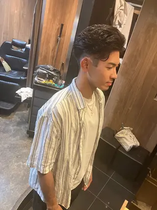 パーマ メンズ ワガ カズマのヘアスタイル