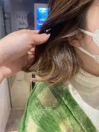 ミディアム Cielro/ダブル カラー/西田咲希のヘアスタイル