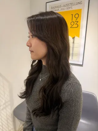 ロング カラー 山崎 奈瑠のヘアスタイル