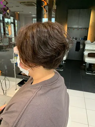 ショート カラー パーマ 白髪ぼかしハイライト 柳川拓哉のヘアスタイル