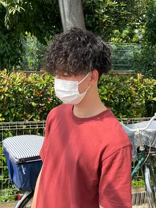 ショート パーマ メンズ 二本木 秀成のヘアスタイル