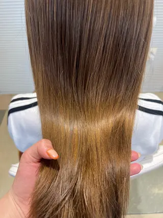 ロング カラー momb 折戸結菜のヘアスタイル