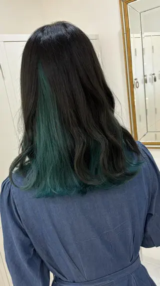 ミディアム カラー 二上 怜のヘアスタイル