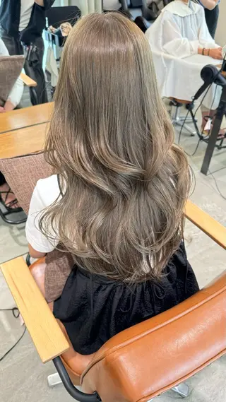 ロング ハイトーン/透明感 カラー/レイヤーのヘアスタイル