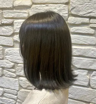 ミディアム カラー 赤堀 凪咲のヘアスタイル