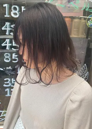 セミロング 岸田 梓武生のヘアスタイル