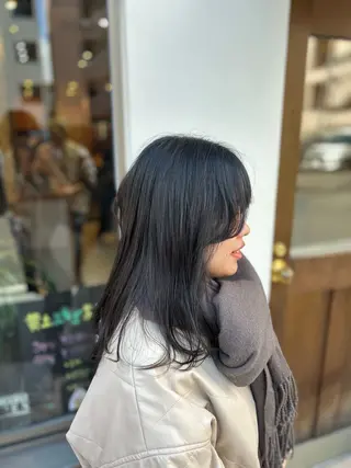 ミディアム カラー 平松 舞衣のヘアスタイル