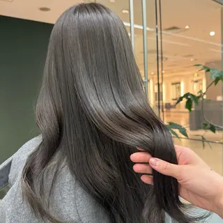 ロング カラー ひなた あゆみのヘアスタイル
