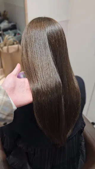 ロング カラー 縮毛矯正をしている人 のためのカラーのヘアスタイル