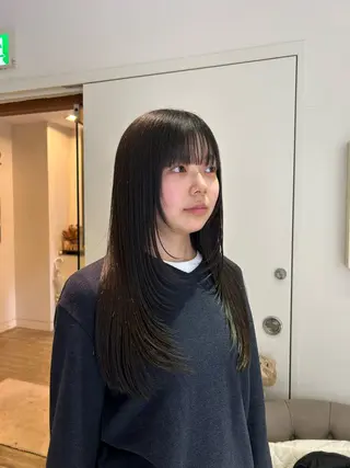 ロング 菅沼 紀世／顔周りレイヤーのヘアスタイル