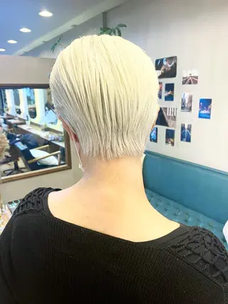 ショート デザインカラー/ボブ ブリーチカラー/ユリのヘアスタイル