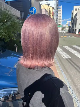 ミディアム カラー 透明感ハイトーン🦄 キラ🌈のヘアスタイル