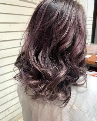 セミロング カラー AQUA 平田真一のヘアスタイル