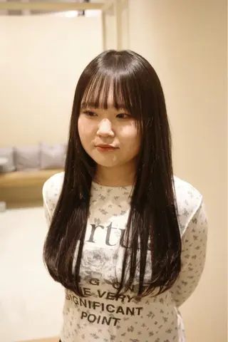 カラー 菰口 美優のヘアスタイル