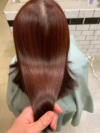 ミディアム カラー トップ スタイリストのヘアスタイル