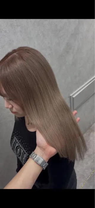 ロング カラー 坂上 実里のヘアスタイル