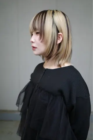 ショート カラー ブリーチ😼 ボブ✍️レイヤーのヘアスタイル