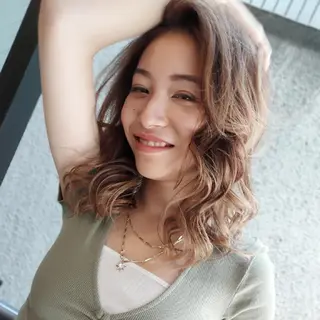 カラー セミロング ブリーチ・ハイトーン 特化🎉内山のヘアスタイル