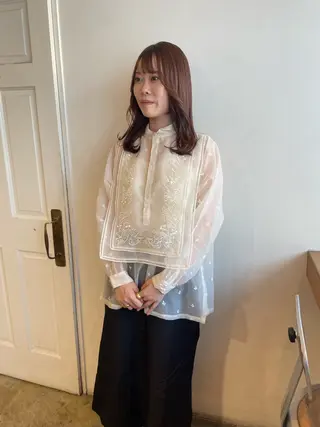 ミディアム カラー MIOベージュカラー 柔らかいカラーのヘアスタイル