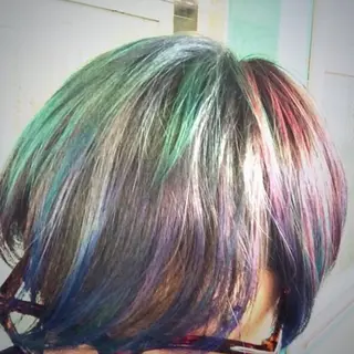 ショート カラー ミドウチ アヤカのヘアスタイル