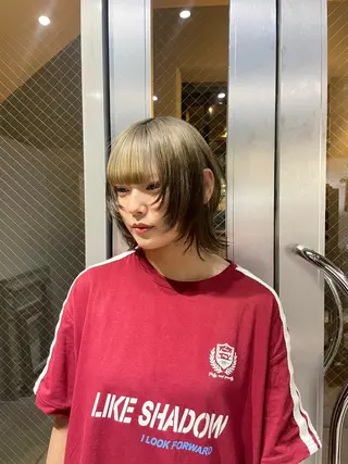 ショート ミルクティーベージュ ブリーチ🖤サヤカのヘアスタイル
