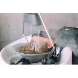 カラー aina ⠀ ⠀ ⠀のヘアスタイル