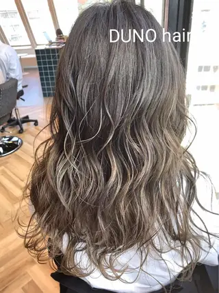 ロング カラー 村阪 由美子のヘアスタイル