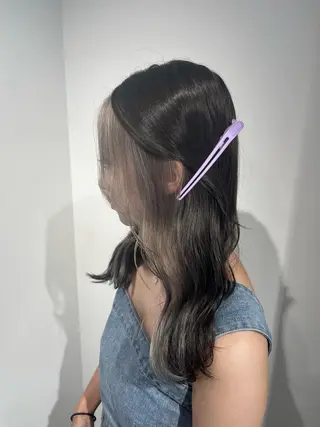 ロング 吉原葵/ハイトーン /インナーカラーのヘアスタイル